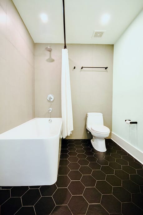 [newsletter-downtownloftbathroom-12]