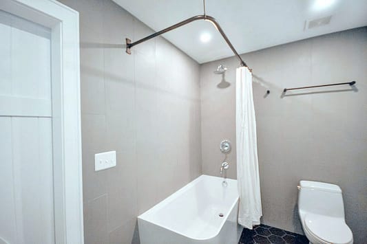 [newsletter-downtownloftbathroom-20]