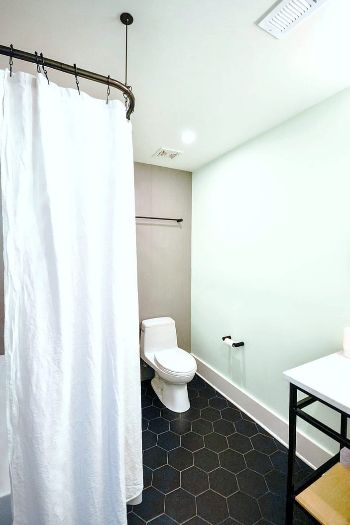 [newsletter-downtownloftbathroom-15]