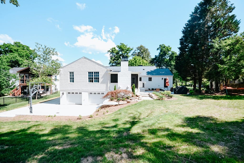 Big City, Small Community: New Meets Old in Sequoyah Hills